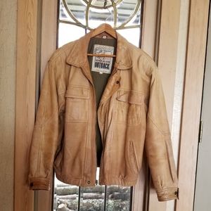 1980'S HONEY COLORED BUTTERY LEATHER BOMBER JACKET/LOTS OF POCKETS/ZIP FRONT/42